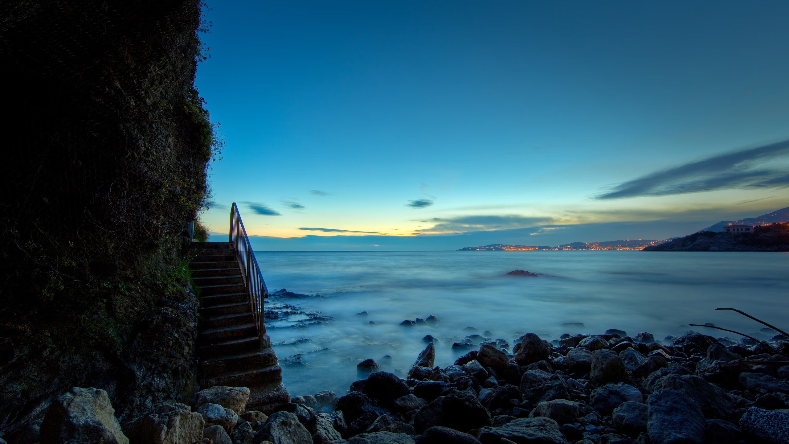 开云网页版登录入口-是否应提供心理健康危机热线服务，是否应提供心理健康危机热线服务呢