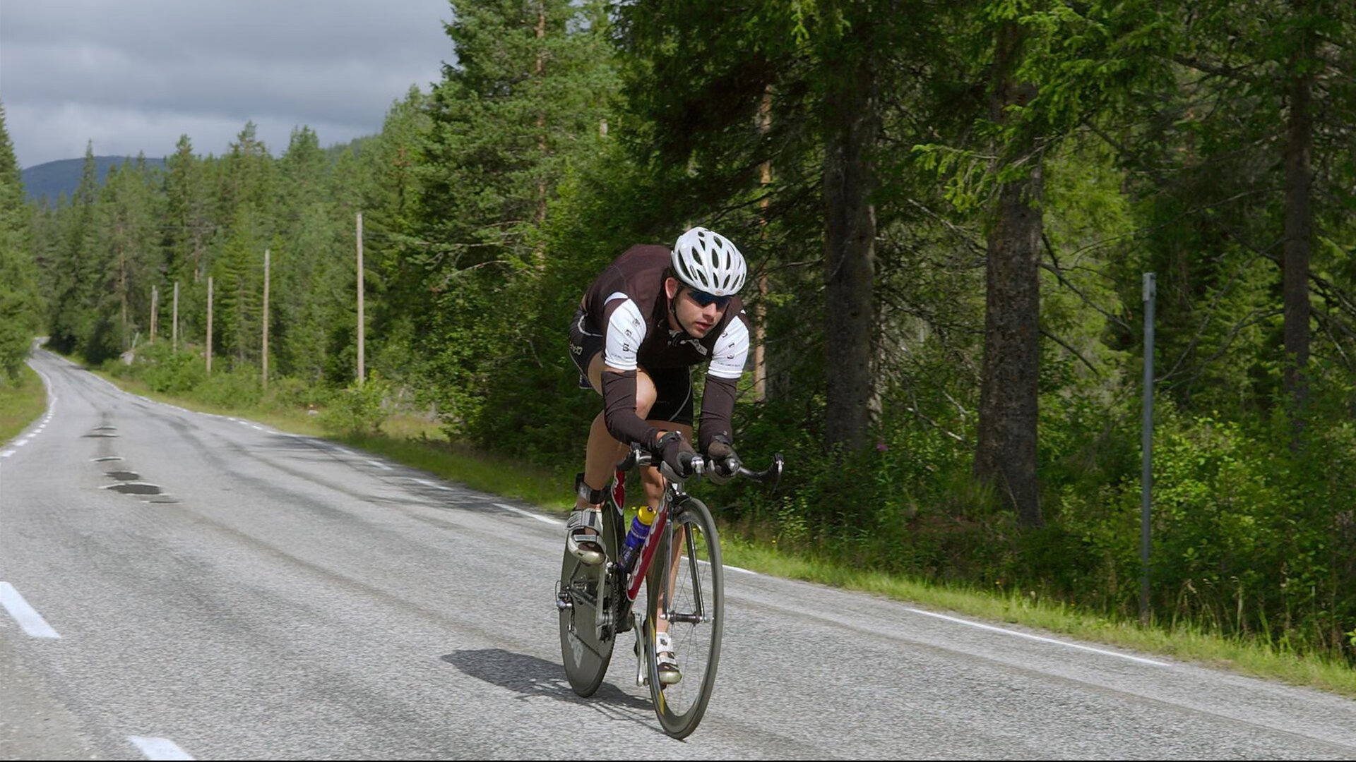 球迷狂欢：疯狂应援背后的动人故事，疯狂球迷冲进球场