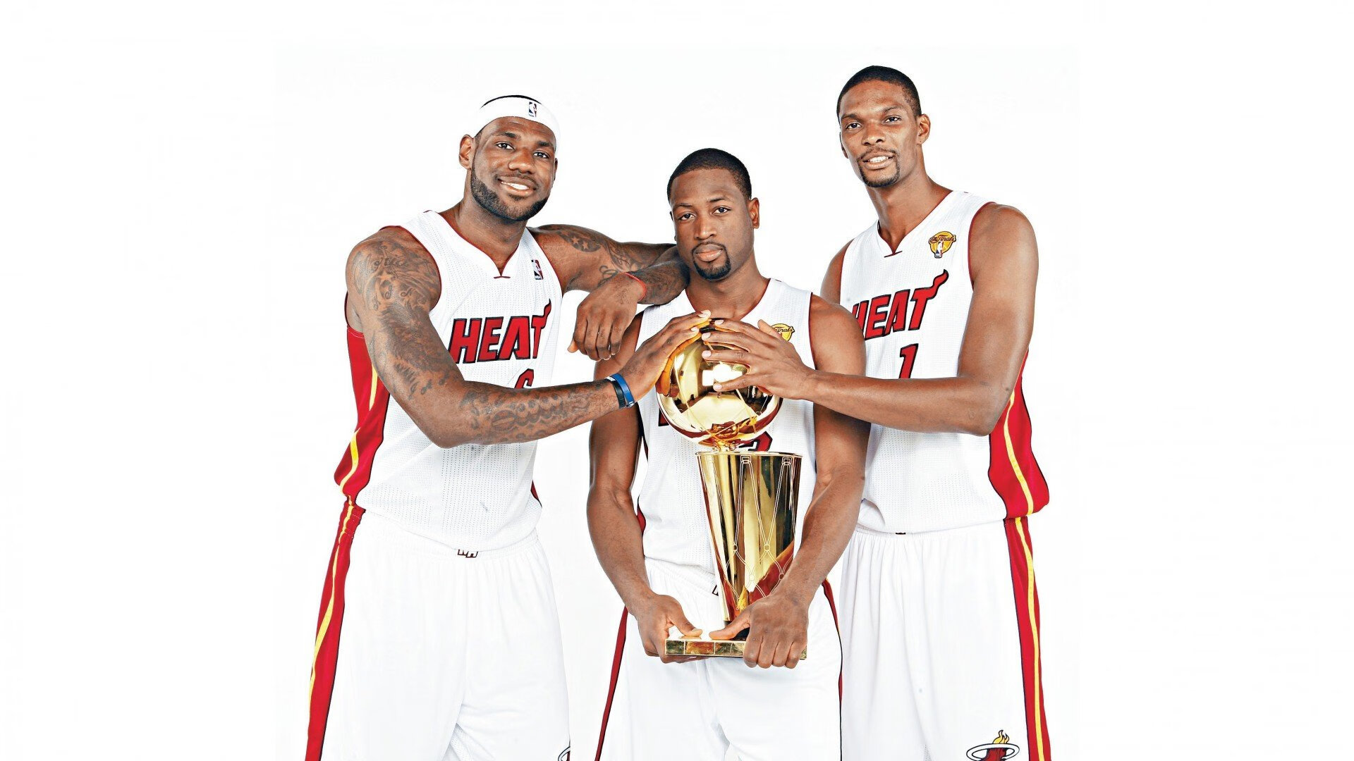 赛后专访:李明感慨“全队努力带来这场精彩比赛”!,李明足球个人资料